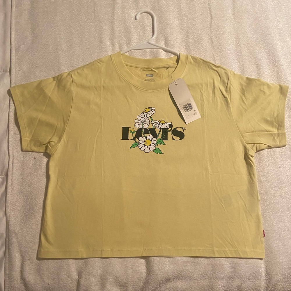 NWT Levis Crop Tshirt